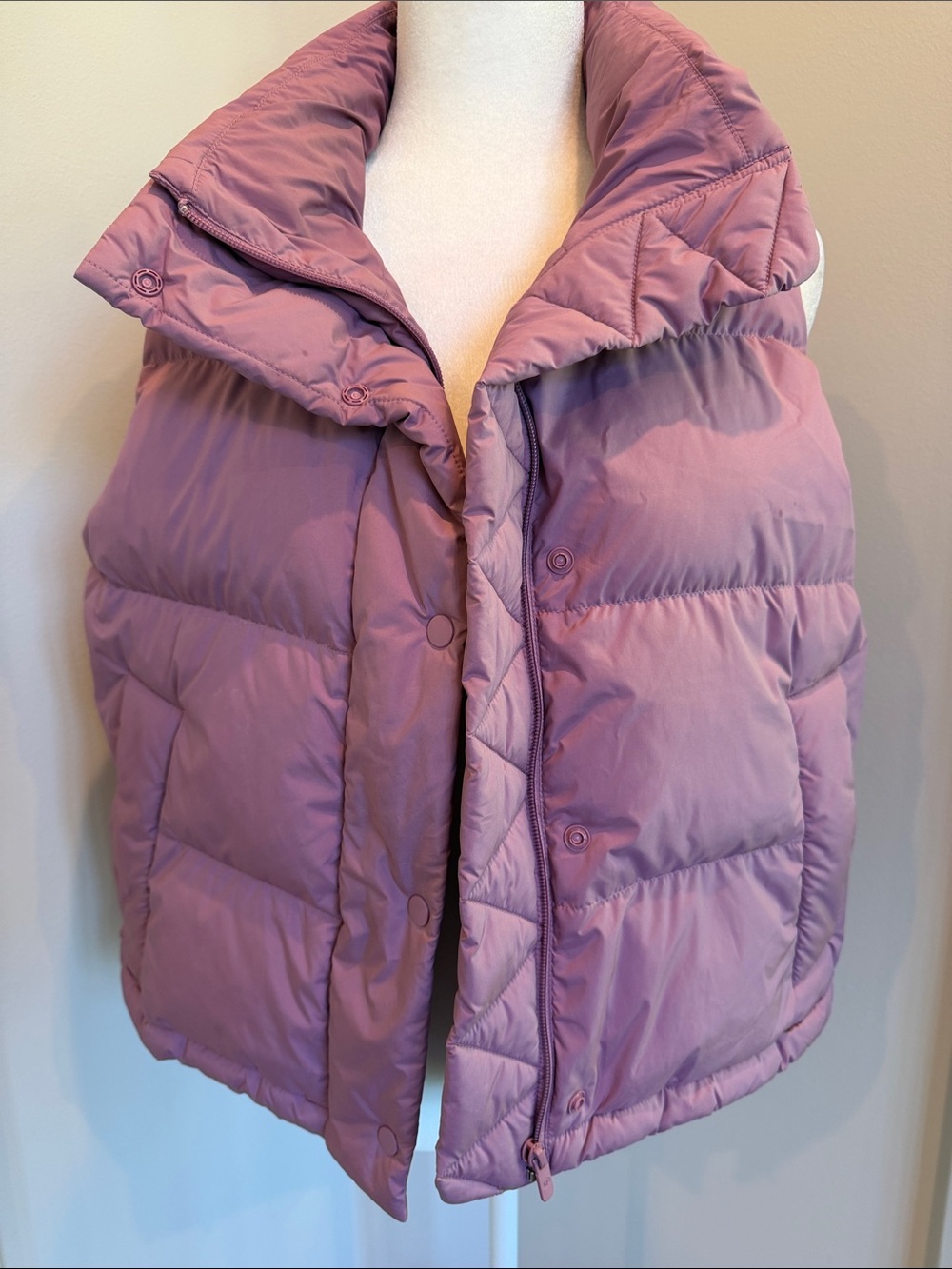 Lululemon Wunder Puff Cropped Vest in Velvet Dust Purple Size 6 - Picture 3 of 15